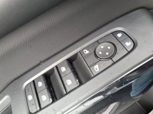 New 2025 Nissan Pathfinder SV image 17