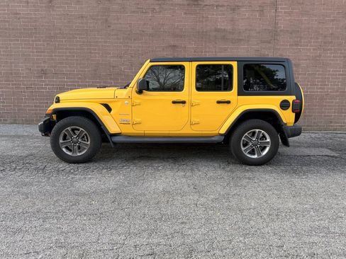 Used 2019 Jeep Wrangler Unlimited Sahara image 2