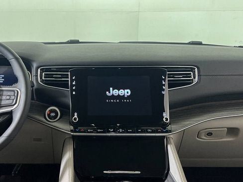Used 2024 Jeep Wagoneer Series III w/ Flexible Seating Group image 12