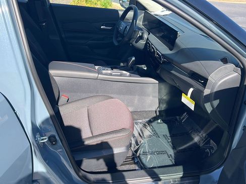 New 2026 Nissan Sentra SR w/ Floor Mat Package FWD image 13
