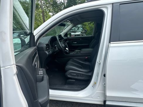 Used 2023 Honda Pilot Touring image 8