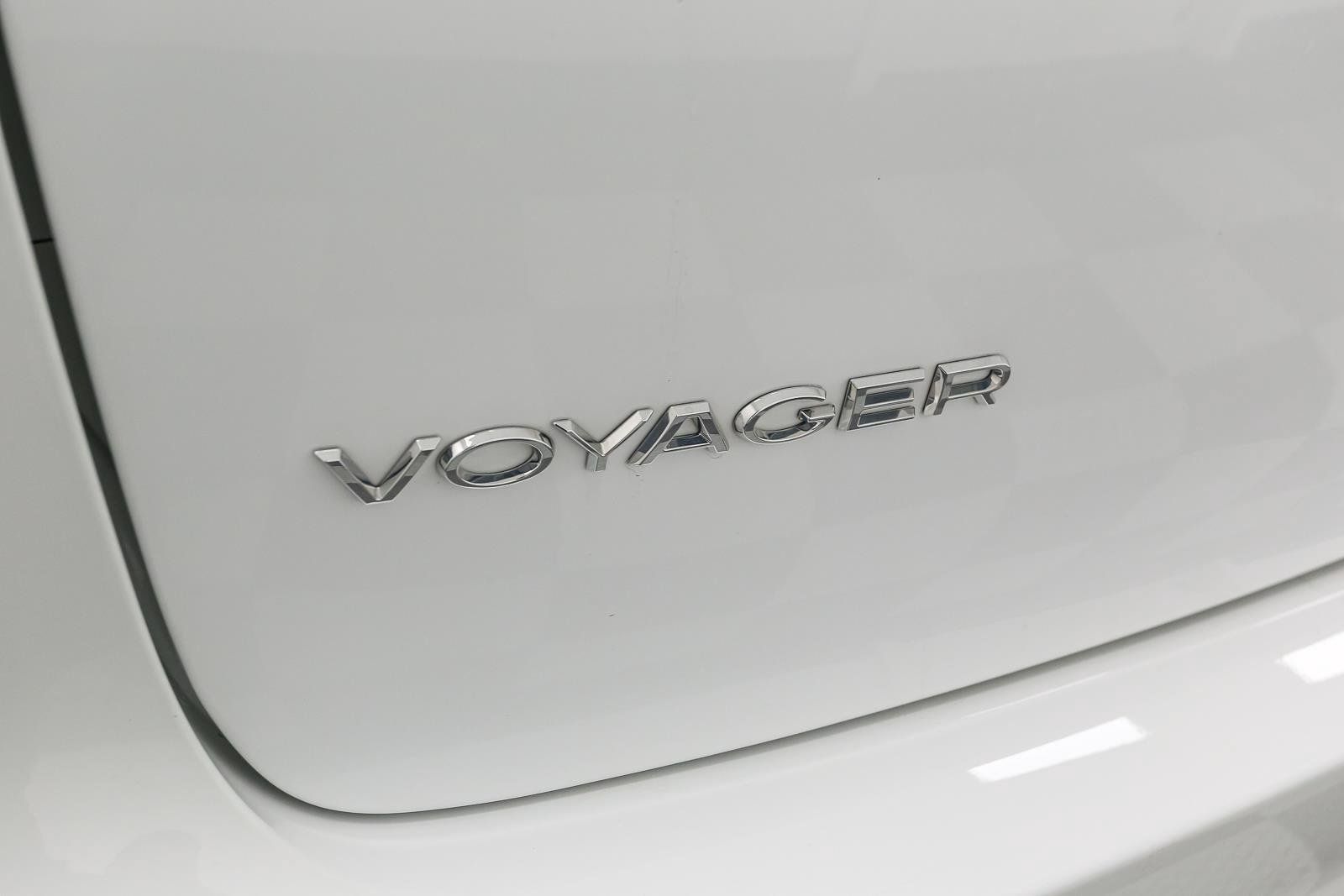 Used 2024 Chrysler Voyager LX FWD image 10