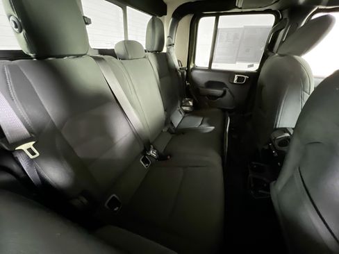 Used 2022 Jeep Gladiator Willys image 26