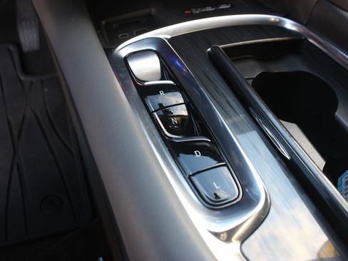 Used 2023 Buick Enclave Essence image 23