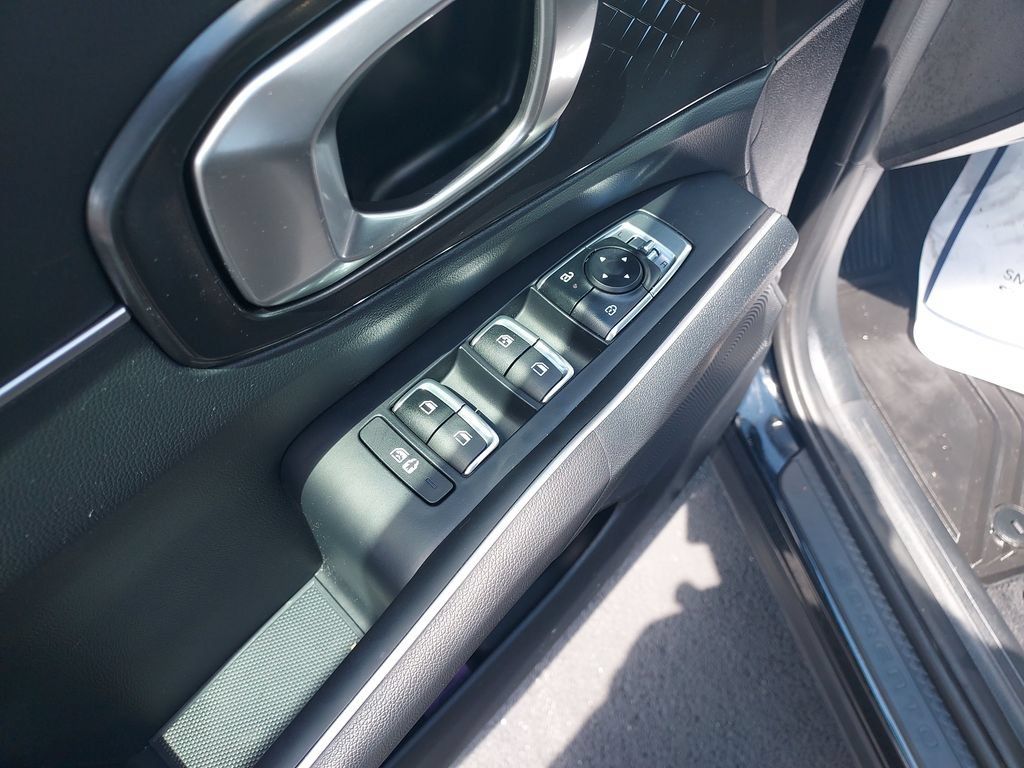 Used 2026 Kia Sorento LX FWD image 13