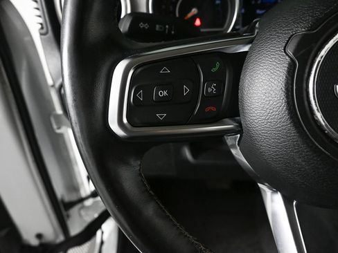 Used 2018 Jeep Wrangler Unlimited Sahara AWD/4WD image 10