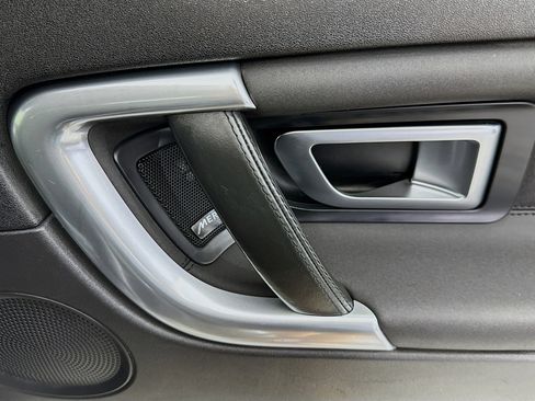 Used 2019 Land Rover Discovery Sport HSE image 30