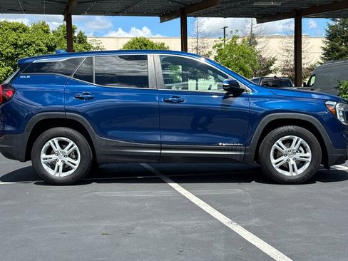 Used 2022 GMC Terrain SLE w/ LPO, Floor Liner Package AWD/4WD image 10