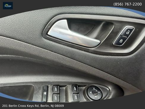Used 2016 Ford Escape SE w/ Equipment Group 201A FWD image 10