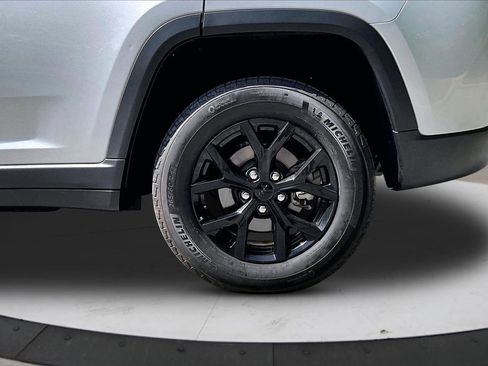 Certified 2024 Jeep Grand Cherokee Altitude AWD/4WD image 32