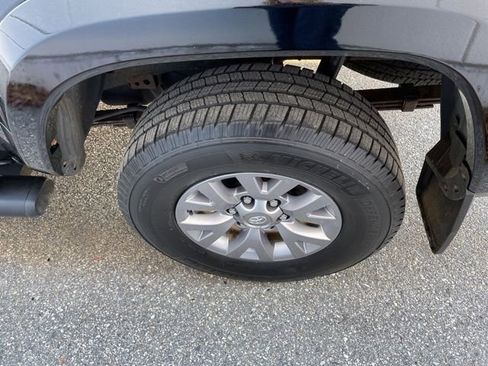 Used 2017 Toyota Tacoma SR5 image 9