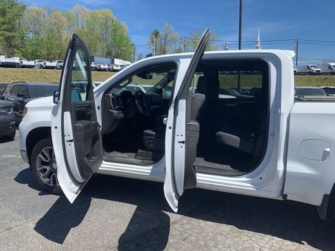 Used 2022 Chevrolet Silverado 1500 LT AWD/4WD image 17