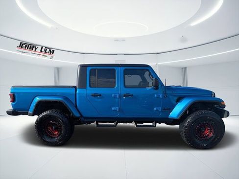 Used 2022 Jeep Gladiator Sport image 2
