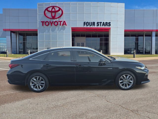 Used 2021 Toyota Avalon XLE FWD image 1