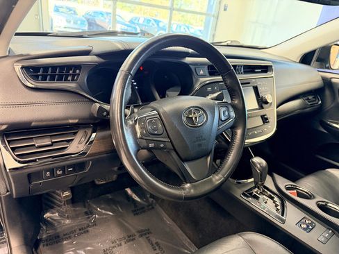 Used 2016 Toyota Avalon XLE Premium image 18
