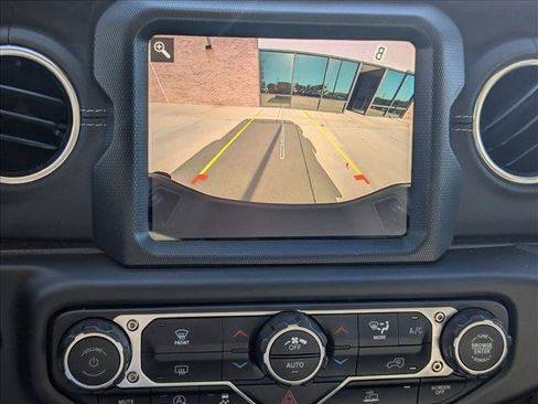 Used 2023 Jeep Gladiator Overland w/ Popular Equipment Package image 14