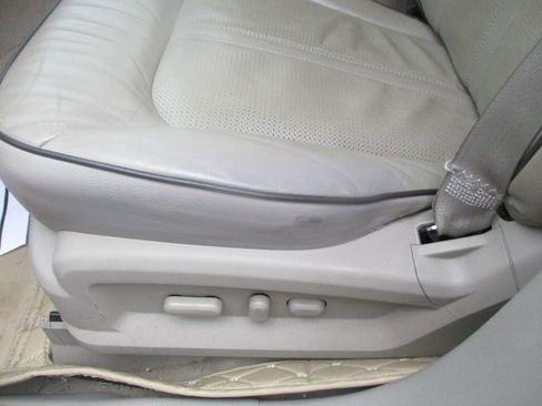 Used 2013 Lincoln MKX AWD image 17