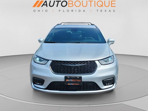 Used 2022 Chrysler Pacifica Limited w/ S Appearance Package FWD image 8