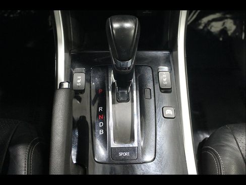 Used 2017 Honda Accord Touring image 32