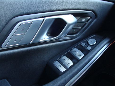 Used 2025 BMW 330i Sedan w/ M Sport Package image 30