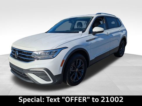 Used 2022 Volkswagen Tiguan SE w/ Panoramic Sunroof Package image 8