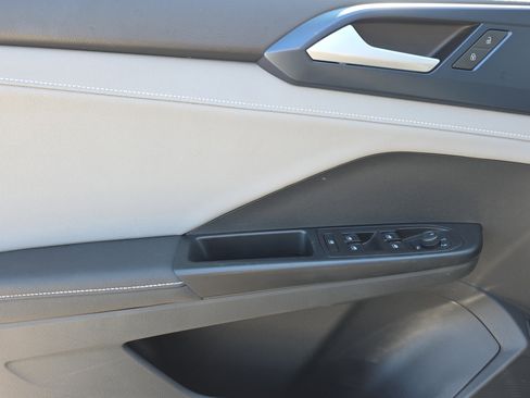 Used 2024 Volkswagen Taos SE image 22