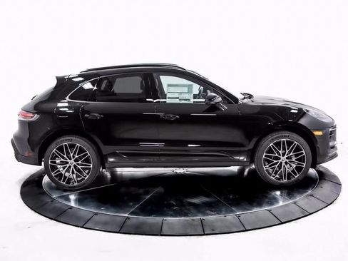 Certified 2025 Porsche Macan image 8