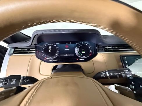 Used 2025 Land Rover Range Rover SE AWD/4WD image 18