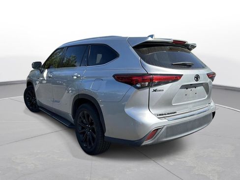 Used 2022 Toyota Highlander XLE image 8