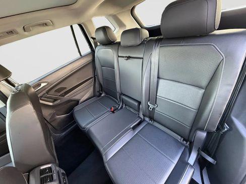 Used 2021 Volkswagen Tiguan SE w/ Panoramic Sunroof Package AWD/4WD image 15