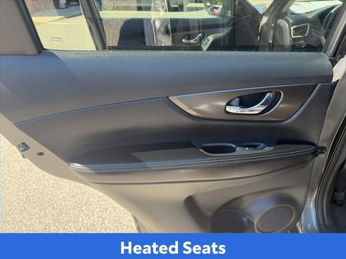 Used 2015 Nissan Rogue SV w/ SV Premium Package FWD image 9