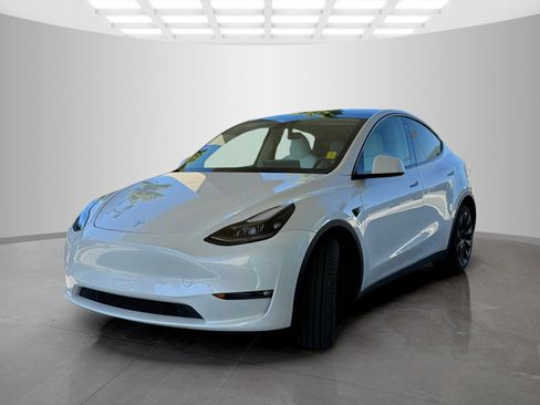 Used 2023 Tesla Model Y Long Range AWD/4WD image 1