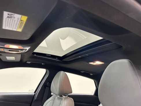 Used 2025 Hyundai Elantra Limited image 25