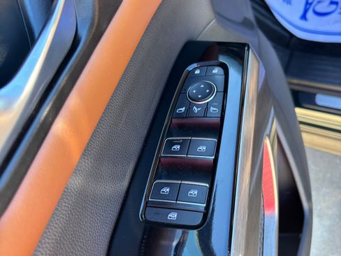 Used 2022 Nissan Pathfinder Platinum image 16