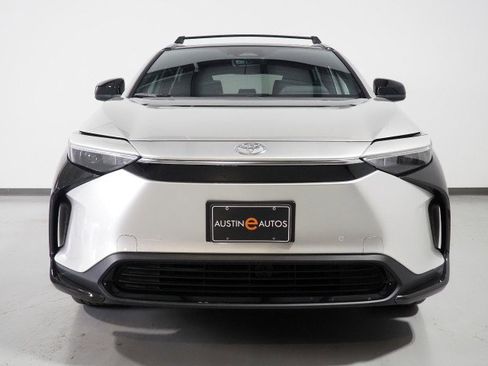 Used 2025 Toyota bZ4X XLE w/ Weather Package image 36