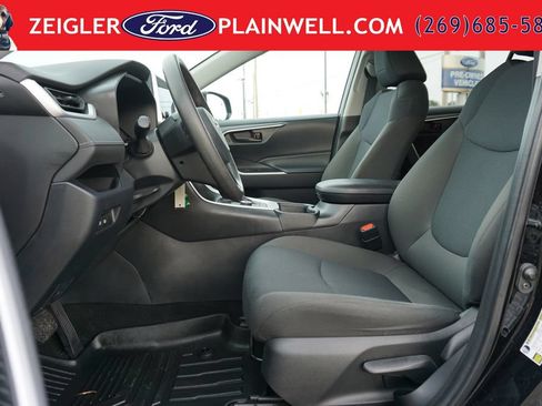 Used 2023 Toyota RAV4 LE AWD/4WD image 16