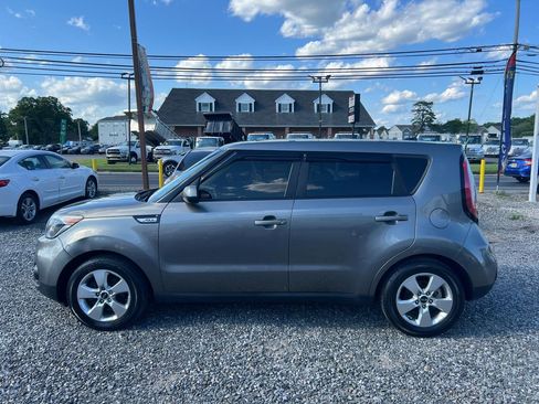 Used 2018 Kia Soul w/ Convenience Package FWD image 4