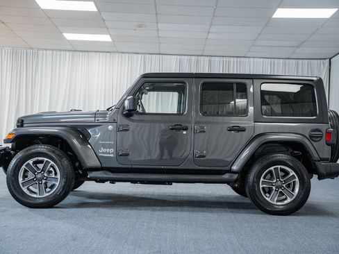 Used 2018 Jeep Wrangler Unlimited Sahara image 5