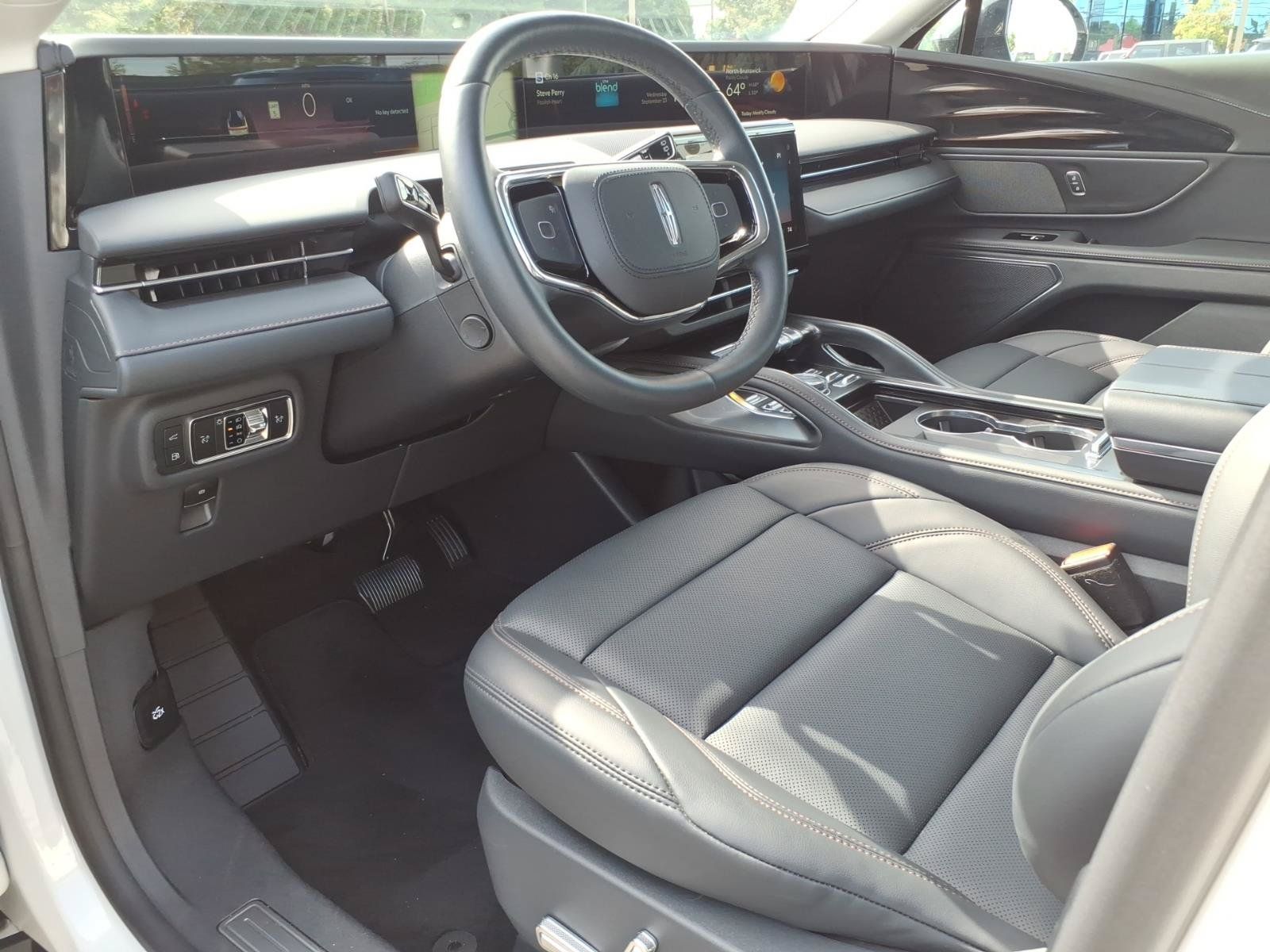Used 2026 Lincoln Nautilus Premier w/ Jet Appearance Package AWD/4WD image 13