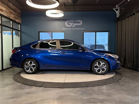 Used 2021 Kia Forte LXS FWD image 2