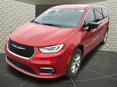 New 2026 Chrysler Pacifica Select image 4