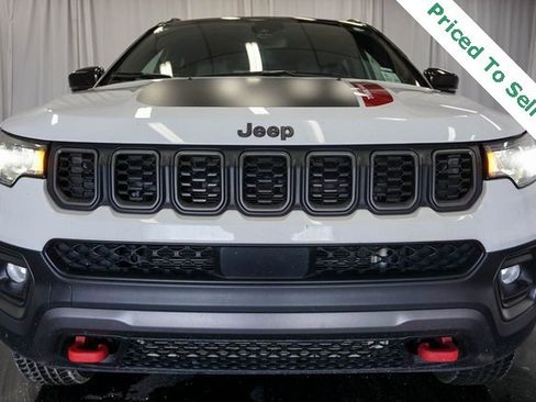 Used 2024 Jeep Compass Trailhawk image 3