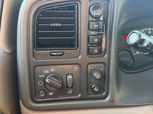 Used 2005 Chevrolet Tahoe Z71 w/ Preferred Equipment Group AWD/4WD image 42