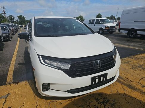Used 2023 Honda Odyssey Sport image 2
