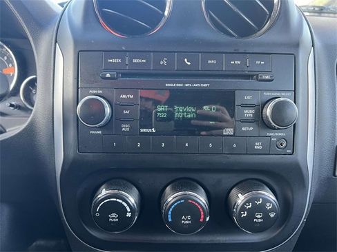 Used 2017 Jeep Compass Latitude image 26