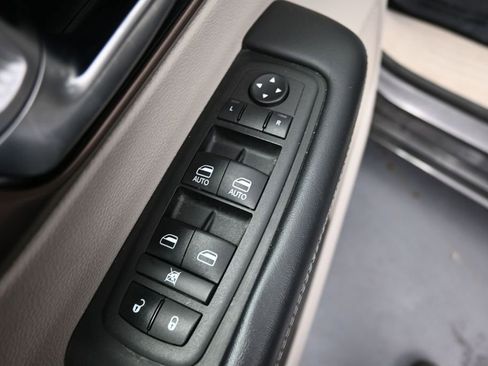 Used 2023 Chrysler Voyager LX FWD image 27