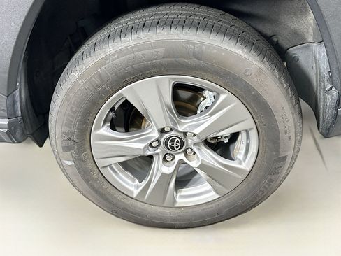 Used 2025 Toyota RAV4 XLE FWD image 11