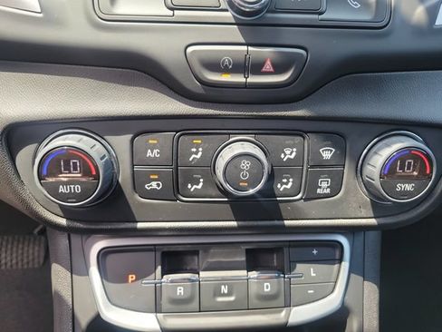 Used 2023 GMC Terrain SLE w/ Driver Convenience Package AWD/4WD image 23