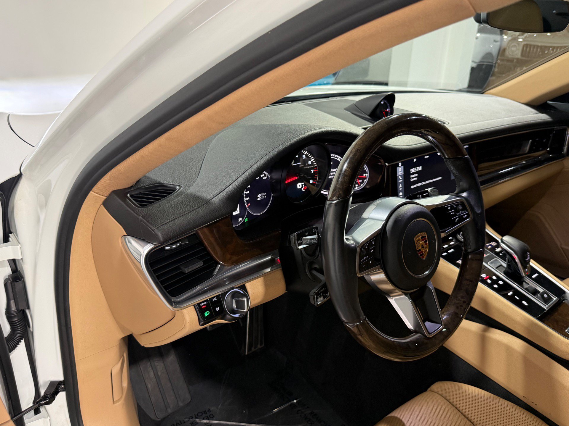 Used 2017 Porsche Panamera 4S AWD/4WD image 20
