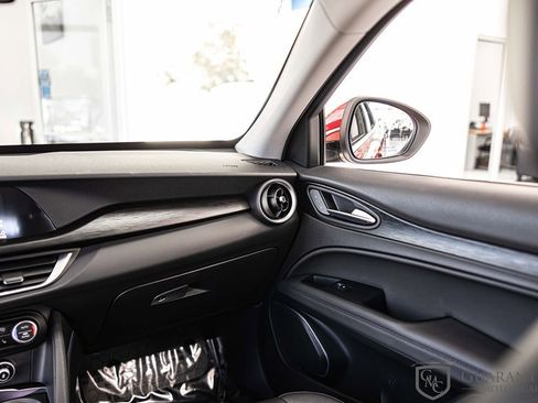 Used 2019 Alfa Romeo Stelvio AWD image 38